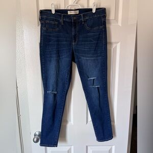 Gap Easy Legging in size 31. Slight distressing, worn once, great used condition